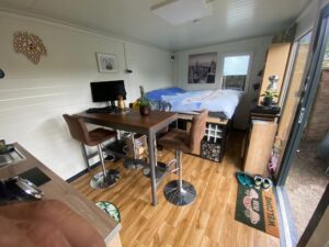 Isoliertes Büromöbelstück 100 mm EPS